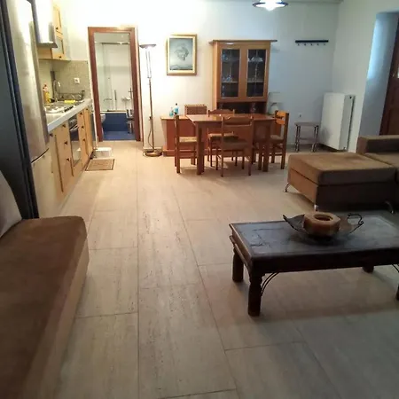 Boliari House אויטילון